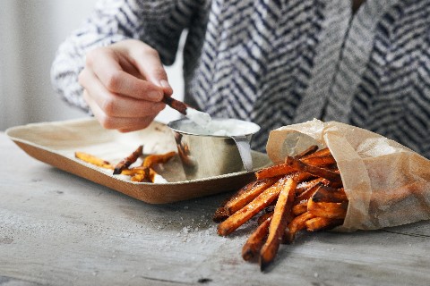 Frites de patates douces, dip aux fines herbes