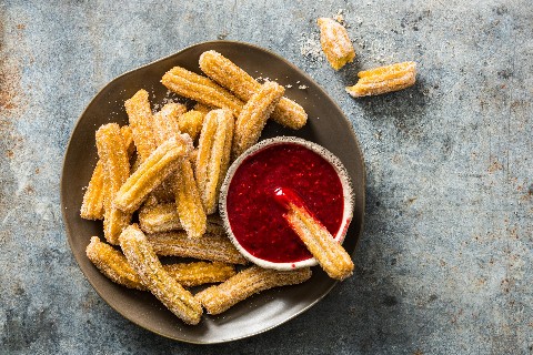 Churros mit Himbeersauce