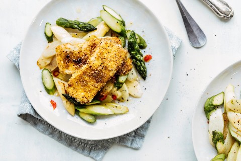 Panierter Halloumi mit Spargelsalat