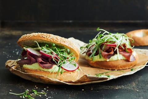 Bagel con roast-beef