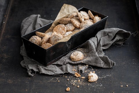 Amaretti éclairs