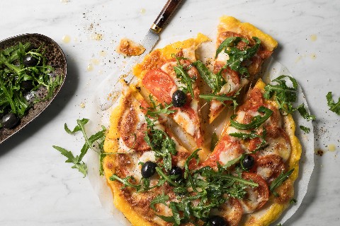 Pizza-polenta aux tomates
