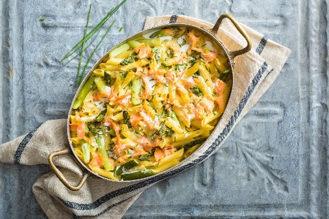 Penne-Auflauf mit Spargeln und Lachs