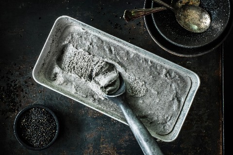 Gelato al sesamo nero