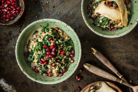 Risotto di cereali con spinaci e funghi