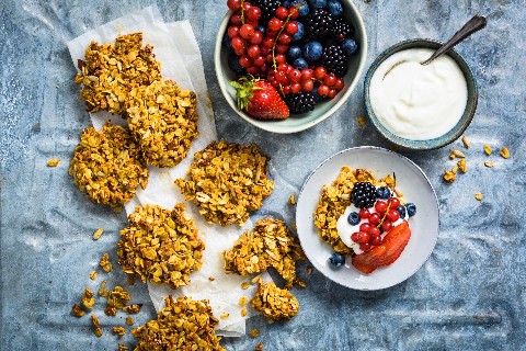 Frühstücks-Cookies mit Beeren-Jogurt