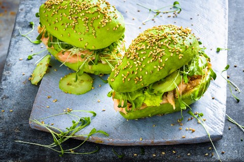 Burger di salmone sfilacciato e avocado