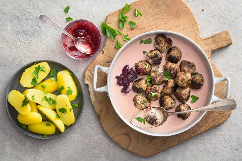Köttbullar et sauce aux airelles