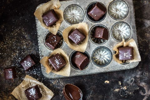 Creamy caramel squares