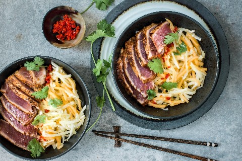 Tuna-Tataki mit Melonen-Rettich-Salat