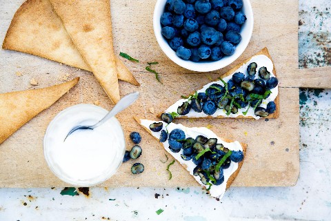 Shortcrust slice with blueberries
