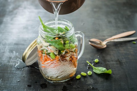 Glasnudelsuppe mit Edamame