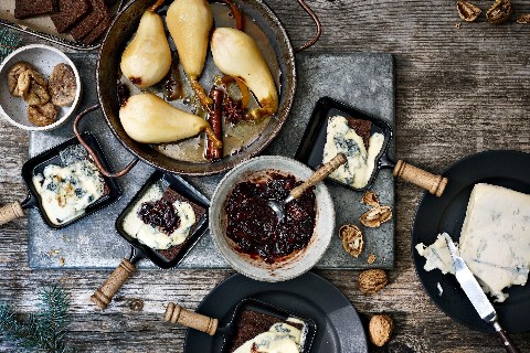 Raclette con formaggi erborinati