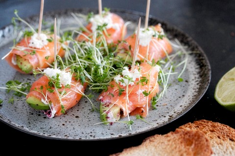 Aperitivo di salmone e avocado