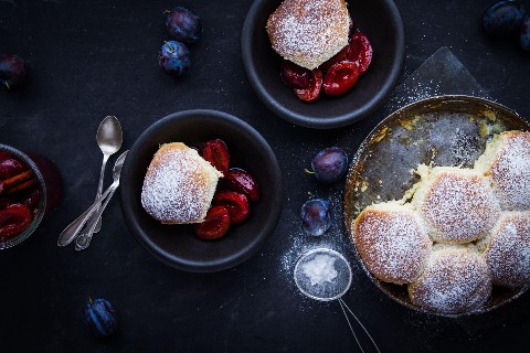 Dampfnudeln et pruneaux aux épices