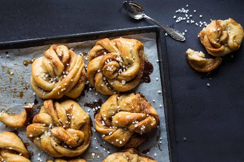 Vegan cinnamon buns