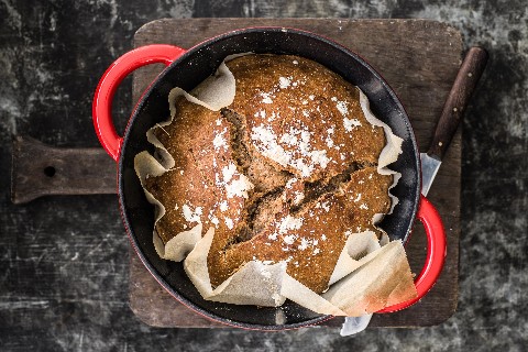 Nussbrot im Schmortopf