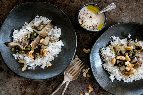 Mangold-Reis mit Cashews und Korinthen