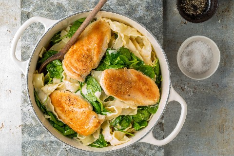 Blancs de poulet et nouilles à la crème au citron