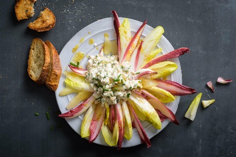 Wintersalat mit Hüttenkäse und Birnen