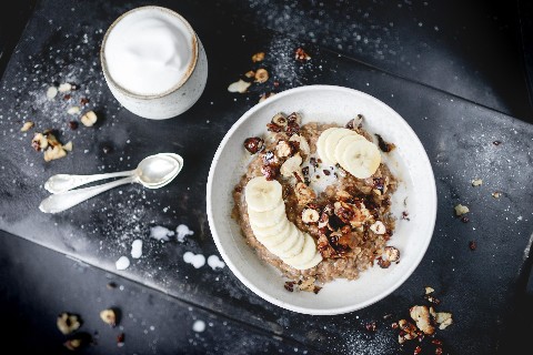 Lebkuchen-Porridge mit Haselnuss-Mandel-Crunch