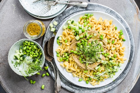 Insalata di pasta con puré di melanzane