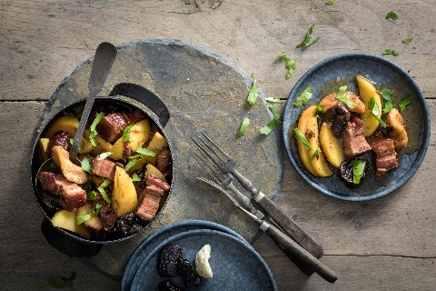 Aargauer Schnitz und drunder (pear, bacon and potato stew)