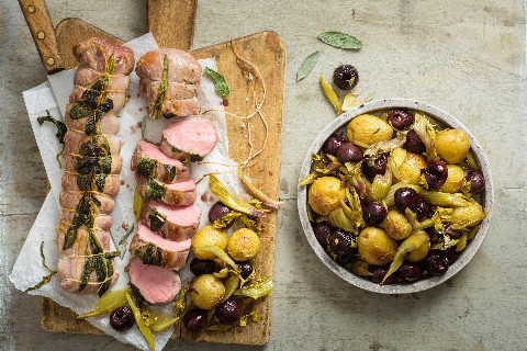 Pork fillet with cherries and vegetables