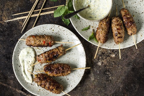 Cevapcici mit Jogurt-Dip