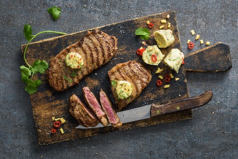 Entrecôtes grillées au beurre asiatique