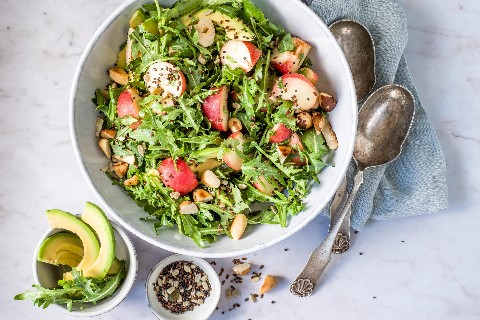 Salade d'avocat et de roquette aux pêches