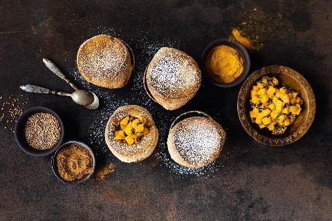 Soufflé di senape al miele con salsa al mango