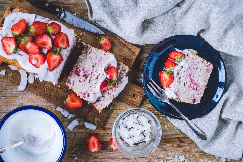 Cake fraise-noix de coco