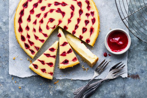 Raspberry heart cheesecake