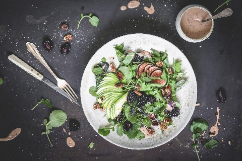 Summer salad with blackberries and pecan nuts