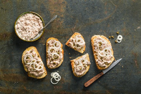 Crostini with tuna mousse