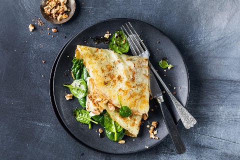 Gluten-free crêpes with spinach