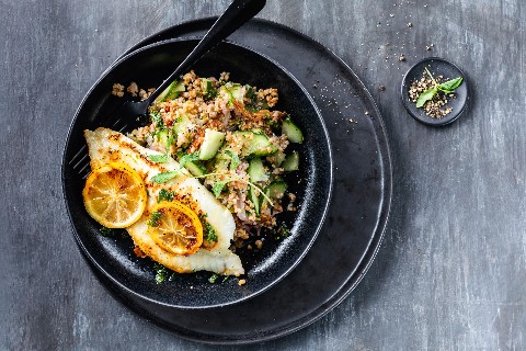 Filets de turbot avec une salade de boulgour