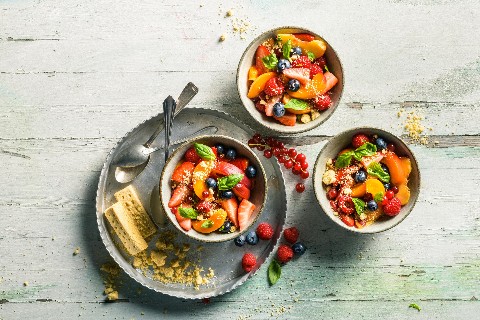 Frutta estiva marinata
