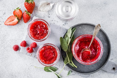 Confettura di fragole, lamponi e salvia