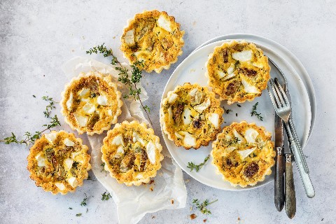 Quiches mit Artischocken und Ziegenkäse