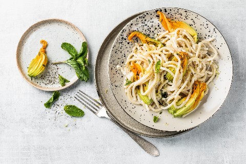 Pasta with courgette flowers