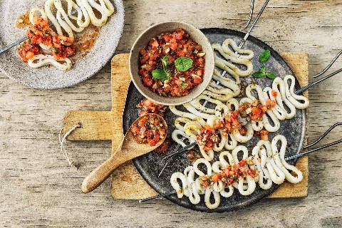 Calamares-Spiessli mit Salsa