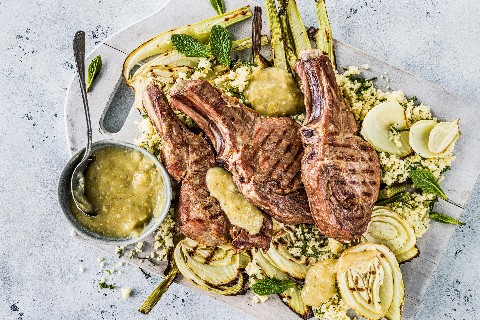 Kalbskoteletts mit Stachelbeersauce