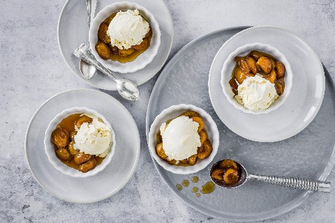 Glace miel-camomille aux mirabelles