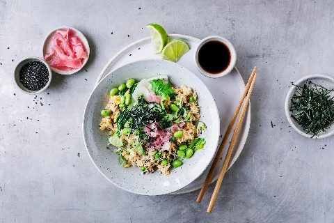 Riso fritto con edamame e alga nori