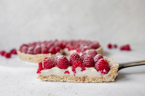 Summery raspberry cake