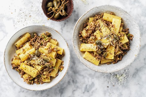 Rigatoni mit Hackfleisch und Kapern-Pesto