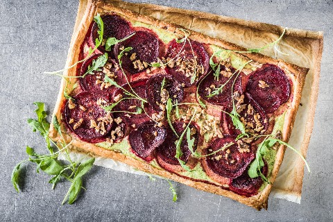 Tarte à la betterave et à la roquette