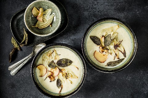 Potage pomme-fenouil à la sauge